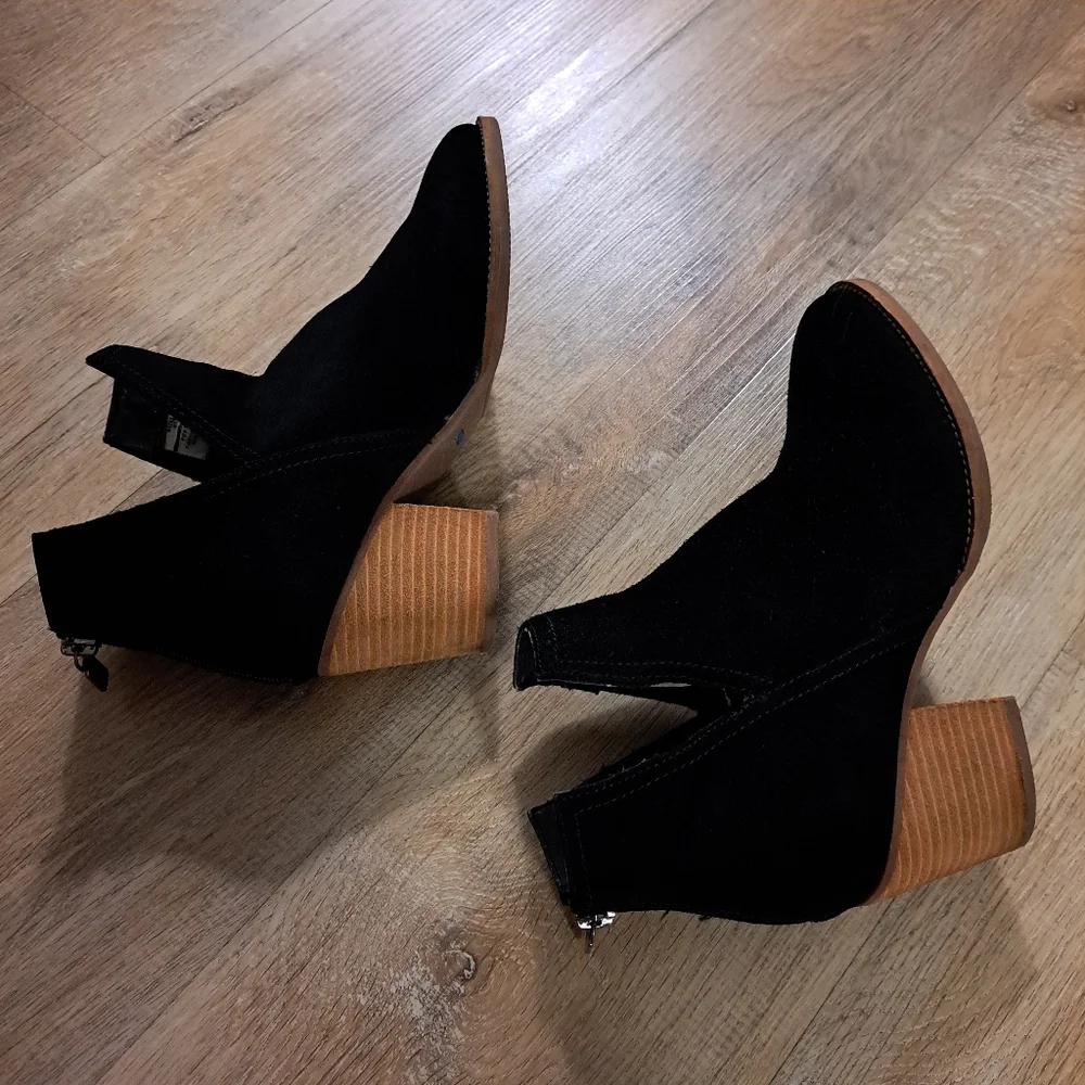 Aqua College Naomi Black Waterproof Suede Ankle Booties Women's Size 8.5